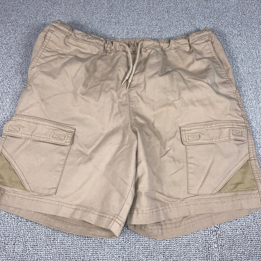 Magellan Outdoors Cargo Shorts Mens Medium Khaki Tan Hiking Fishing Casual Logo